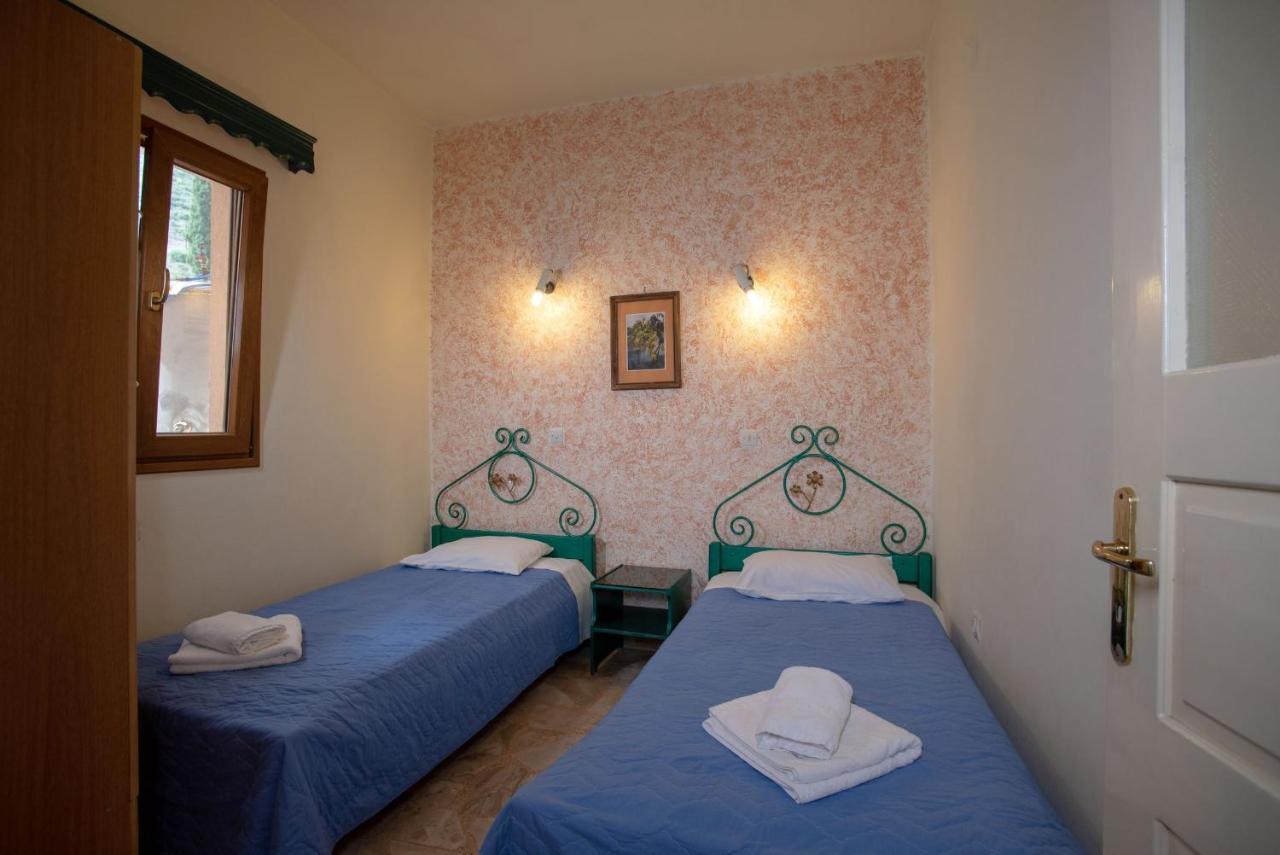 Kleoni Club Apartments Tolo Exterior photo